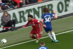 Salah lại bị chỉ trích vì ngã vờ để kiếm phạt đền khi gặp Chelsea