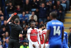 Chuyên gia Anh nói gì về chiếc thẻ đỏ của Arsenal ở trận thua Leicester?