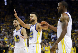 Trong trận đấu đậm chất drama, Stephen Curry tung ra quả 3 điểm cực gắt để mang về chiến thắng