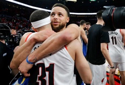 Stephen Curry hé lộ đoạn tin nhắn gửi em trai sau khi phũ phàng quét sạch 4-0 khỏi NBA Playoffs 2019