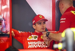 Charles Leclerc tức điên vì bị đội nhà... "hố", khiến tay đua Ferrari đang dẫn đầu phải bỏ cuộc tức tưởi