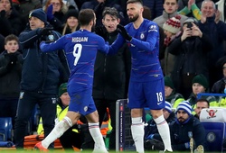 Giroud và Higuain có lợi thế nào để đá chính cho Chelsea ở chung kết Europa League?
