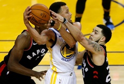 Mặc dù thua Raptors, Stephen Curry vẫn kịp lập kỷ lục NBA ở Game 3