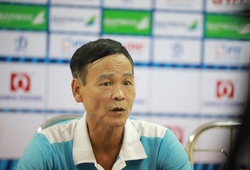 HLV Nam Định không hài lòng về quả phạt đền trong trận thua Hà Nội FC