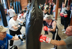 Dĩ độc trị độc: Boxing liệu có thể dùng để điều trị bệnh Parkinson?