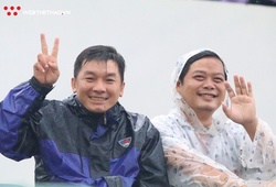 Khán giả "đội mưa", biến SVĐ Vũng Tàu thành lễ hội trong lần đầu tổ chức V.League