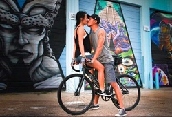 Cô gái gốc Việt mê đạp xe được bạn trai cầu hôn siêu dễ thương