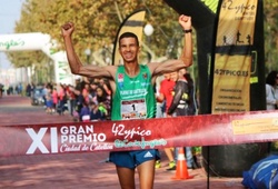 Chân chạy vô địch Valencia Marathon bị bắt vì ăn trộm vặt