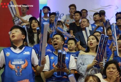 Fan Hanoi Buffaloes vỡ òa sau chiến thắng kịch tính trước Saigon Heat