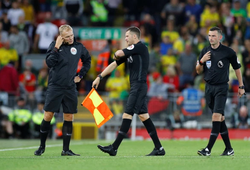 Vì sao VAR ra mắt thất bại khiến trận Liverpool vs Norwich bị hoãn 5 phút?