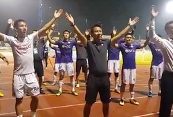 Hà Nội FC ăn mừng cùng CĐV sau chức vô địch V.League 2019