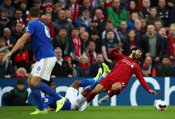 HLV Jurgen Klopp muốn rút thẻ đỏ với cầu thủ khiến Salah chấn thương