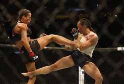 Gãy xương bàn chân, Joanna Jedrzejczyk vẫn xuất sắc vượt qua 'hot girl' Karate Michelle Waterson