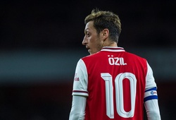 Mesut Ozil vẫn kiếm số tiền khổng lồ từ Arsenal dù không chơi