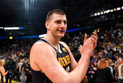 Ghi 16 điểm hiệp cuối, Nikola Jokic "gánh" Denver Nuggets đến chiến thắng đầu tiên