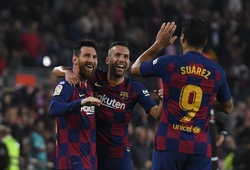 Barca lấy lại ngôi đầu La Liga bằng pha đá phạt thành bàn thứ 50 của Messi