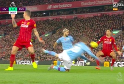 Vì sao Man City không có penalty khi cầu thủ Liverpool chạm tay vào bóng?