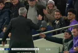 Mourinho cảm ơn cậu bé giúp Tottenham ngược dòng