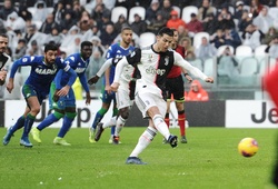 Ronaldo lập công, Juventus vẫn chia điểm trước Sasuolo