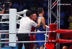 Võ sỹ Thái Lan "đấu vật" khiến Trương Đình Hoàng suýt văng khỏi khán đài trận CK Boxing hạng 81kg