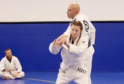 Royce Gracie huấn luyện Brazilian Jiu-Jitsu cho cảnh sát Anh