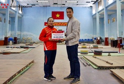 Webthethao.vn trao thưởng đặc biệt cho lực sỹ Vương Thị Huyền