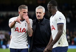 HLV Mourinho tiết lộ lý do kỳ lạ khiến hậu vệ Tottenham chơi không tốt