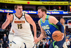 Nikola Jokic thức tỉnh muộn, Dallas Mavericks đánh rơi chiến thắng trước Denver