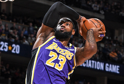 LeBron James lập triple-double, Los Angeles Lakers thắng nghẹt thở Denver trong hiệp phụ