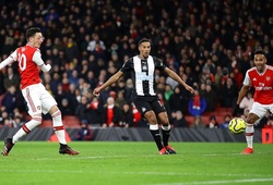 Arsenal thắng Newcastle với siêu phẩm của Ozil sau màn phối hợp mãn nhãn