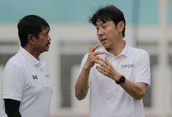 HLV Shin Tae Yong và "bại tướng" của thầy Park đấu đá, ĐT Indonesia hỗn loạn
