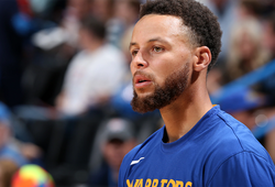 Đáng tiếc cho CĐV Golden State Warriors: Stephen Curry sẽ không tái xuất vào ngày mai
