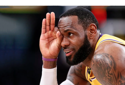 LeBron James áp đảo Giannis, Los Angeles Lakers chốt suất Playoffs đầu tiên sau 6 năm