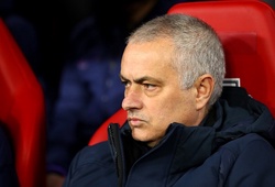 Mourinho hứng chịu chuỗi trận tệ nhất khi Tottenham bị loại khỏi Cúp C1