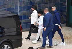 Ronaldo đưa gia đình về quê nhà "trú ẩn" phòng tránh virus corona