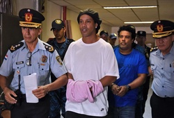 Ronaldinho hiện giờ ra sao sau khi bị bắt ở Paraguay?