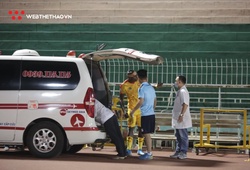 Trung vệ Thanh Hóa FC đổ máu, nhập viện khẩn sau khi va chạm tuyển thủ Việt Nam