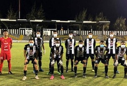 Tin bóng đá mùa COVID-19 25/3: Cầu thủ ở Trung Mỹ thi đấu với khẩu trang và găng tay