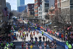 Dân chạy Mỹ tự tạo “đường chạy Boston Marathon” đánh dấu ngày lịch sử