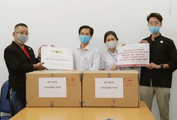 Chiến dịch "XIN CẢM ƠN" trao nhu yếu phẩm đợt 4: Y bác sĩ cảm động vì món quà thiết thực của CROCS