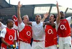 Tròn 16 năm, đội hình Arsenal bất bại đăng quang tại Ngoại hạng Anh