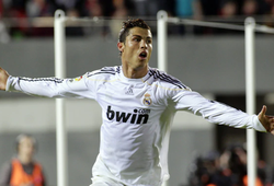 Tròn 10 năm Ronaldo lập cột mốc đặc biệt trong màu áo Real Madrid