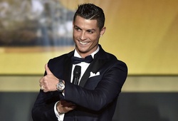 Ronaldo đánh bại Messi để trở thành cầu thủ tỷ đô đầu tiên