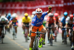 “Thần tượng giới trẻ” Lê Nguyệt Minh giúp TP.HCM lập kỷ lục chặng đua xe đạp tại Huế