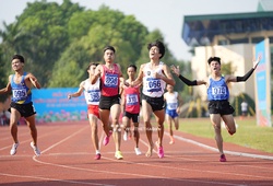 Lương Đức Phước chạy tuột giày vẫn vô địch 800m giải điền kinh quốc gia 2023