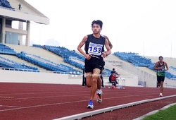 Chàng trai Quảng Bình 19 tuổi tiến sát kỷ lục quốc gia trẻ chạy 10.000m nam