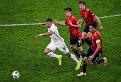 Báo Tây Ban Nha tố trọng tài bê bối về bàn thắng tranh cãi trước Pháp