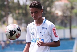 Con trai Ronaldinho khởi đầu hành trình cầu thủ chuyên nghiệp từ CLB cũ của bố
