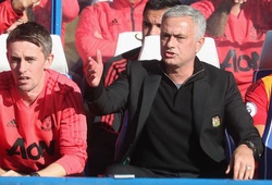 Mourinho trách trọng tài cho bù giờ quá nhiều, Sarri xin lỗi hộ trợ lý