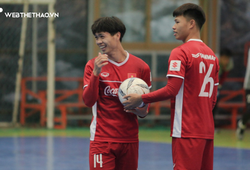 Trời rét đậm, HLV Park Hang Seo cho đội tuyển Việt Nam tập sân futsal